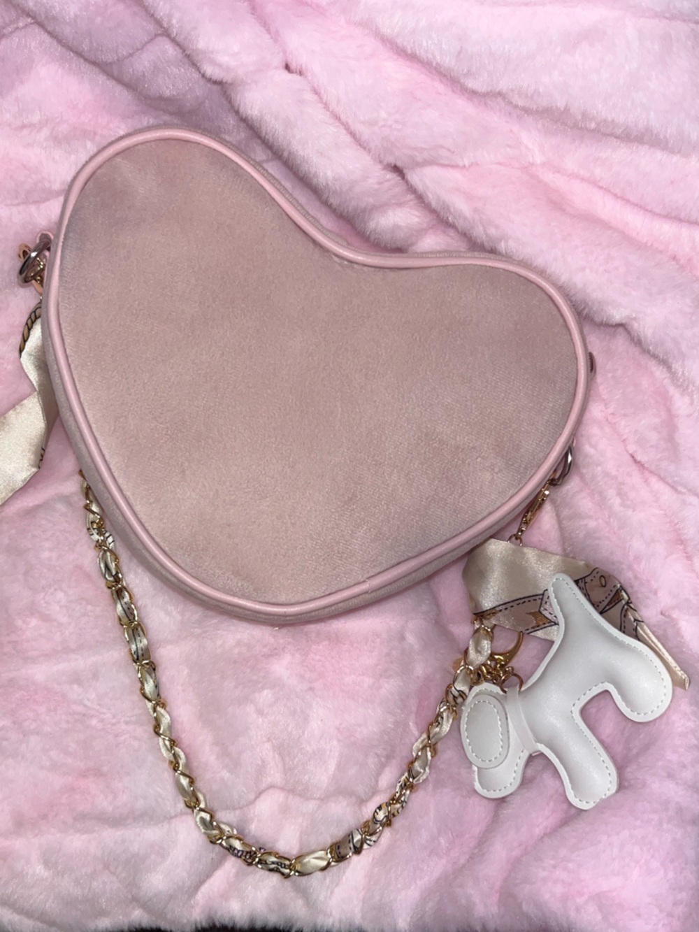 Paris Hilton Light Pink Heart-Shaped Bag - Picture 2 of 14